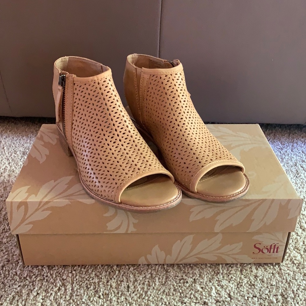 Söfft Natesa Tan Sandals 7.5